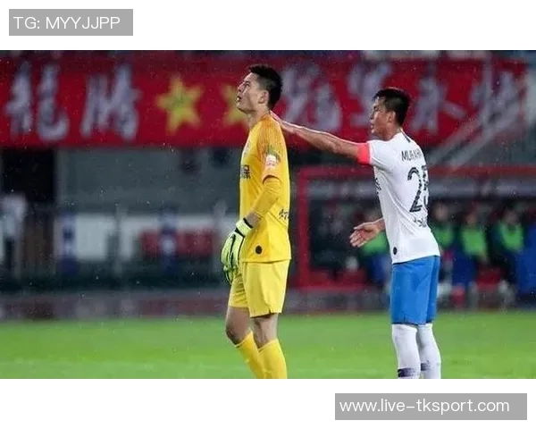 上港与贵州激战正酣比分悬念引发球迷热议与期待